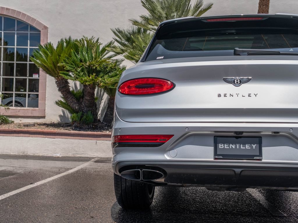 Used 2023 Bentley Bentayga Extended Wheelbase AWD/4WD image 44