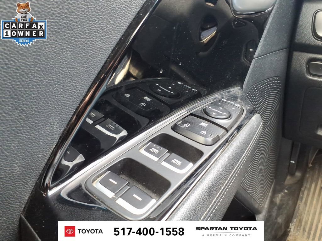 Used 2018 Kia Niro EX FWD image 24