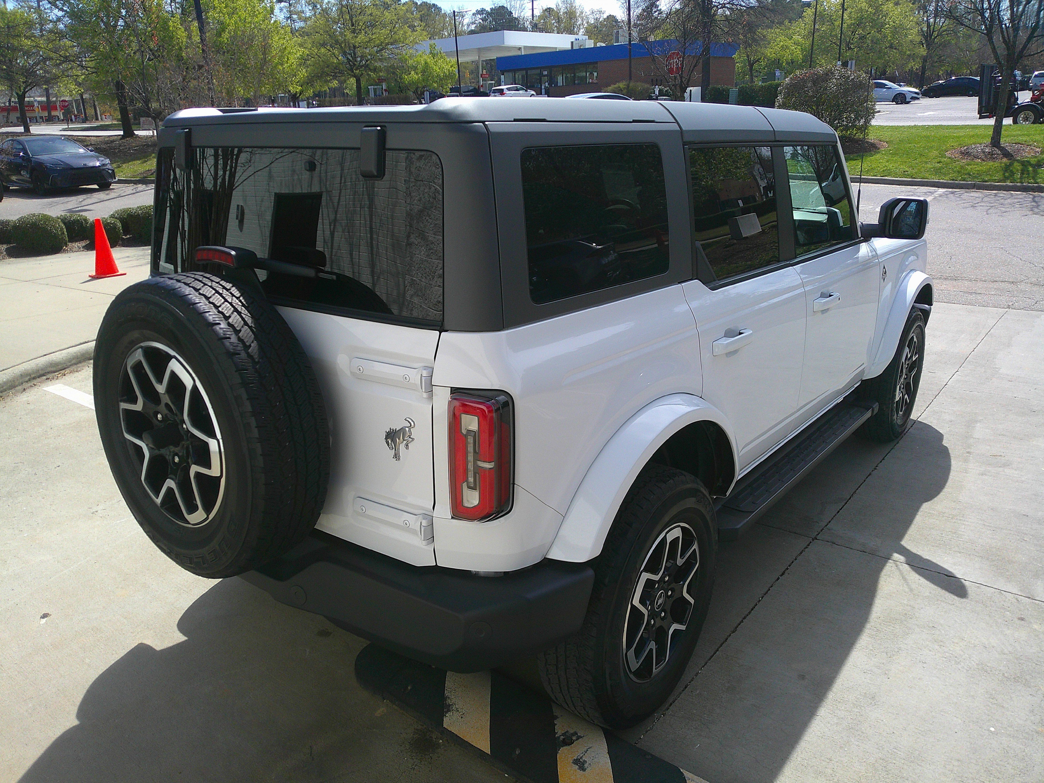 Used 2023 Ford Bronco Outer Banks image 12