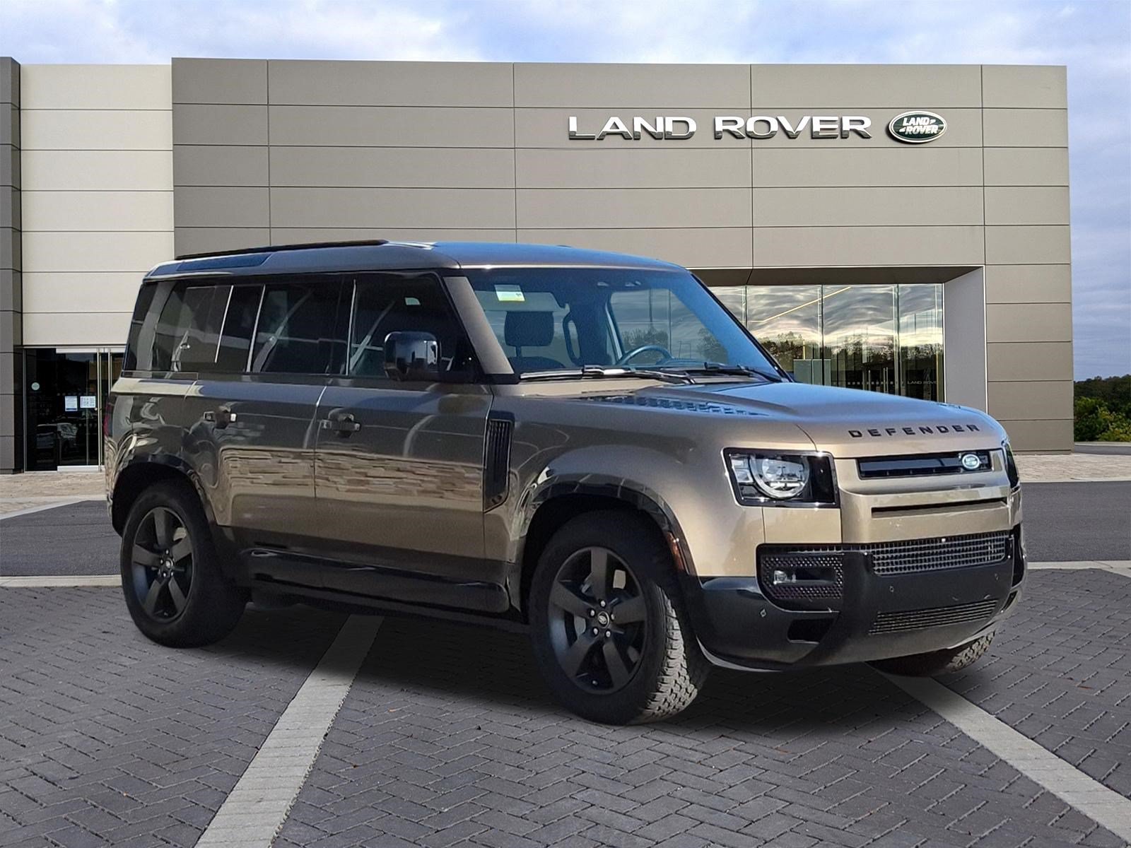 Certified 2024 Land Rover Defender 110 X-Dynamic SE AWD/4WD image 3