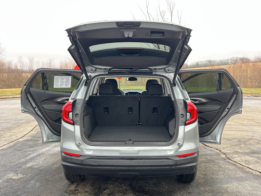 Used 2024 GMC Terrain SLE w/ Driver Convenience Package image 35