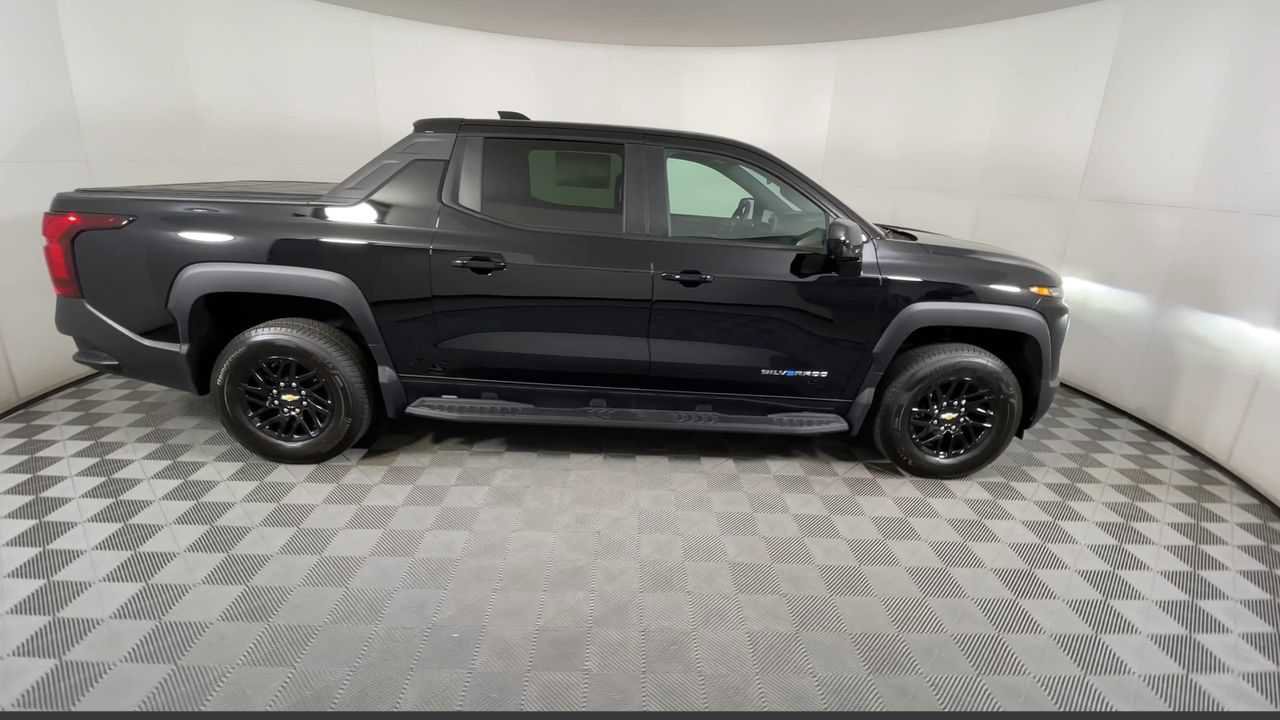 New 2024 Chevrolet Silverado EV W/T image 18