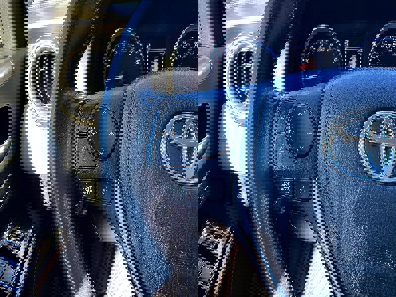 Used 2018 Toyota RAV4 Limited image 23