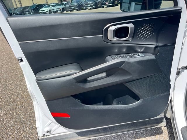 Used 2023 Kia Sorento S w/ Panoramic Sunroof Package FWD image 8