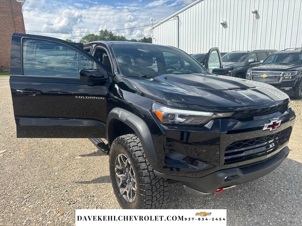Used 2025 Chevrolet Colorado ZR2 w/ Technology Package AWD/4WD image 41