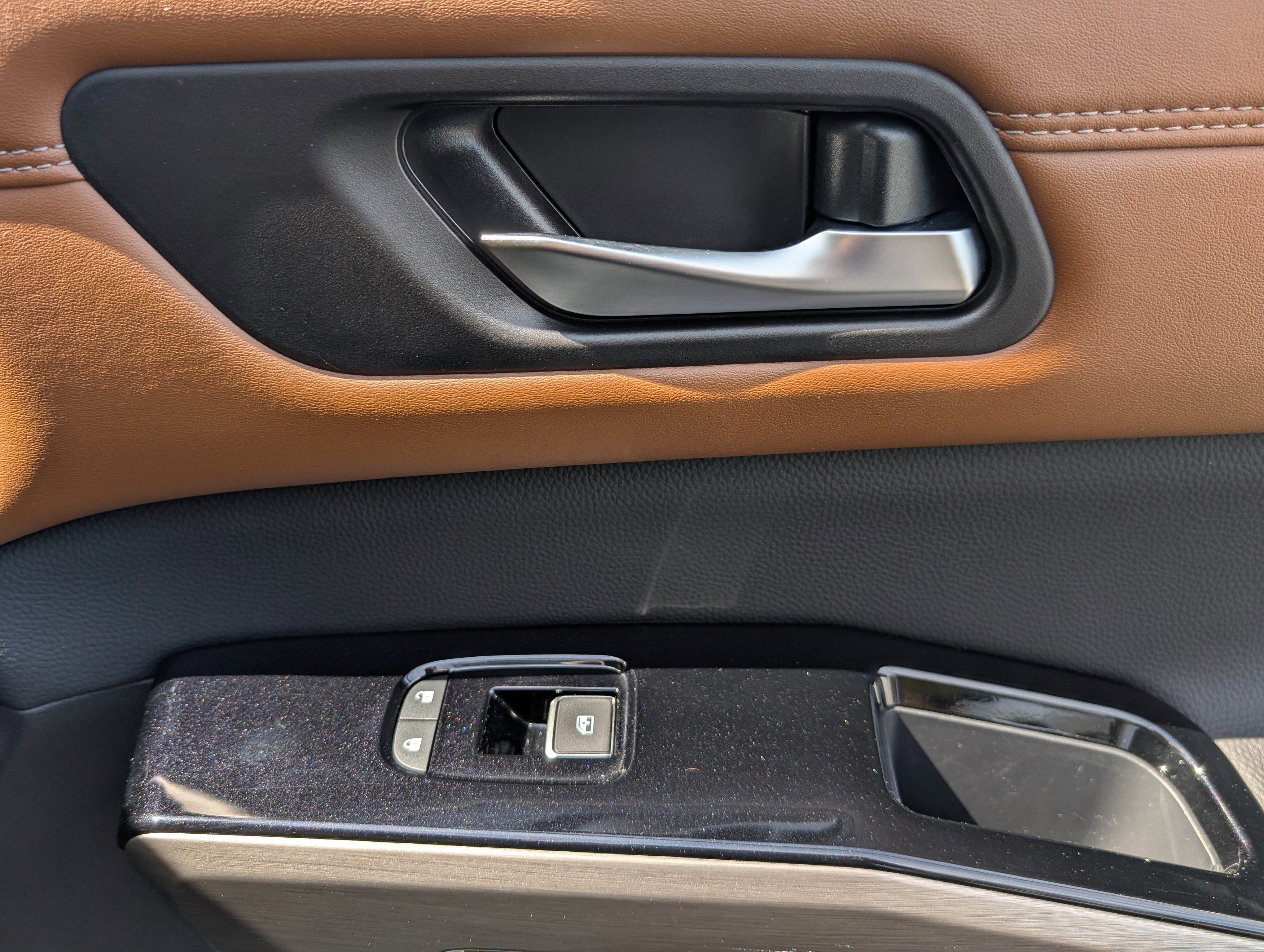 Used 2024 Nissan Pathfinder Platinum w/ Cargo Package image 23