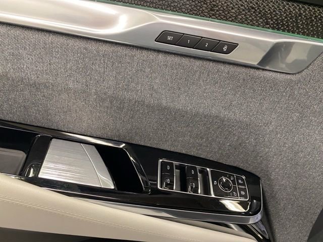 Used 2025 Cadillac Escalade ESV V image 21