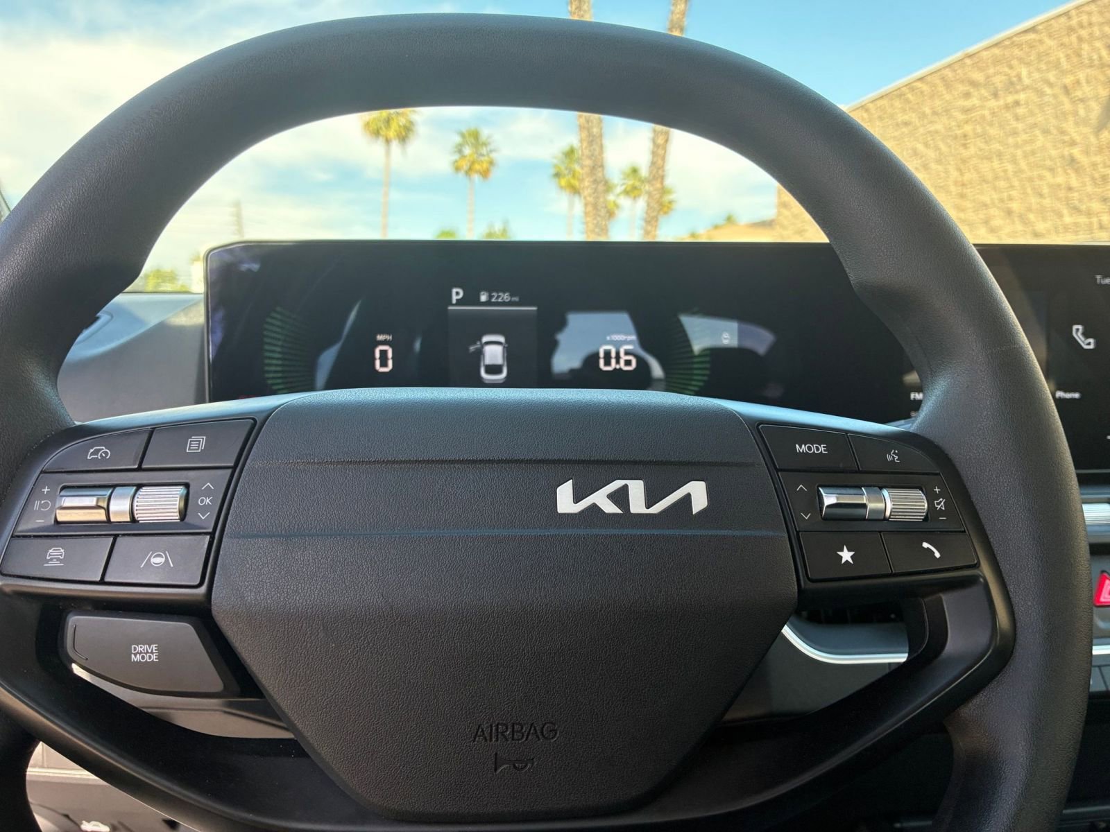 Used 2025 Kia K4 LXS image 28