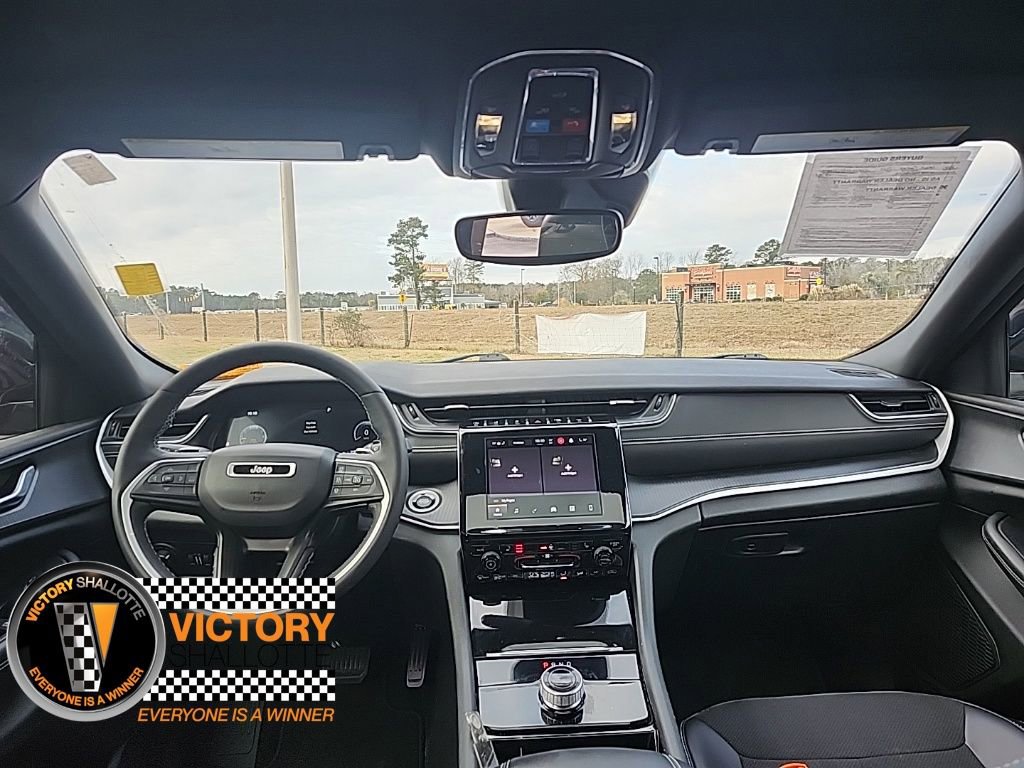 Certified 2023 Jeep Grand Cherokee Altitude image 3