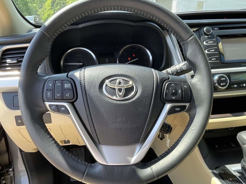 Used 2014 Toyota Highlander Plus AWD/4WD image 21