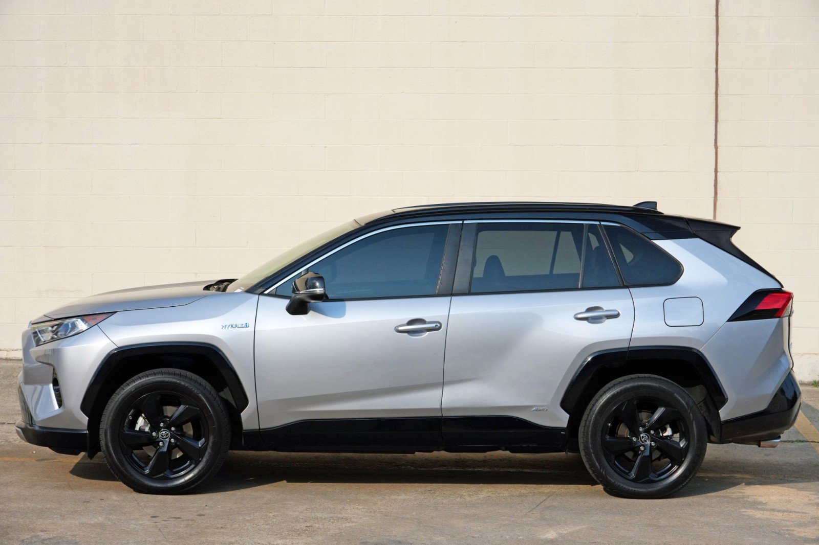 Used 2019 Toyota RAV4 XSE w/ XSE Weather Package AWD/4WD image 47