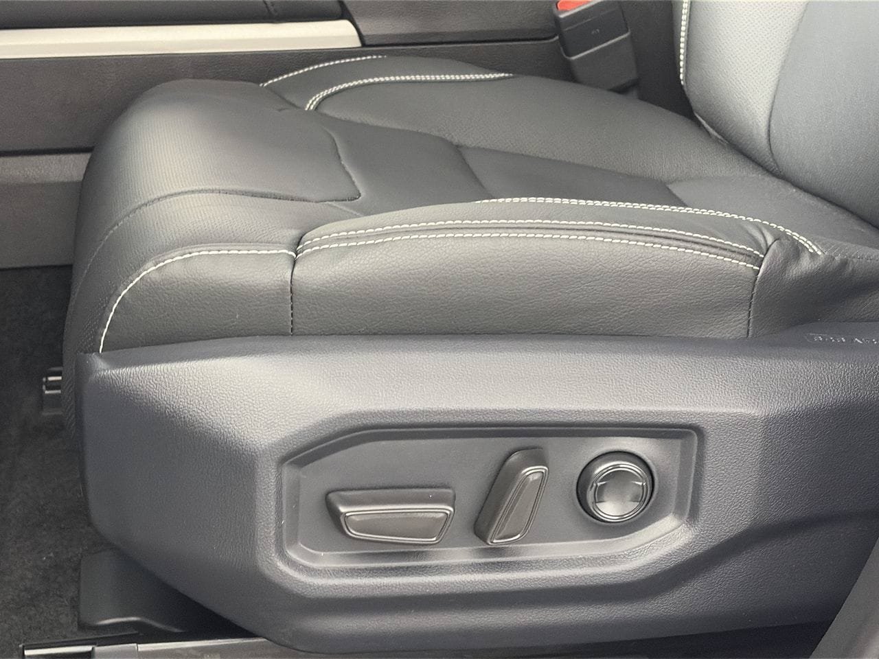 New 2026 Toyota Tundra Limited AWD/4WD image 18
