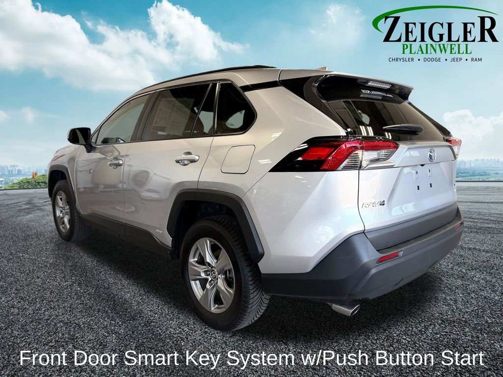 Used 2022 Toyota RAV4 XLE w/ Convenience Package AWD/4WD image 3