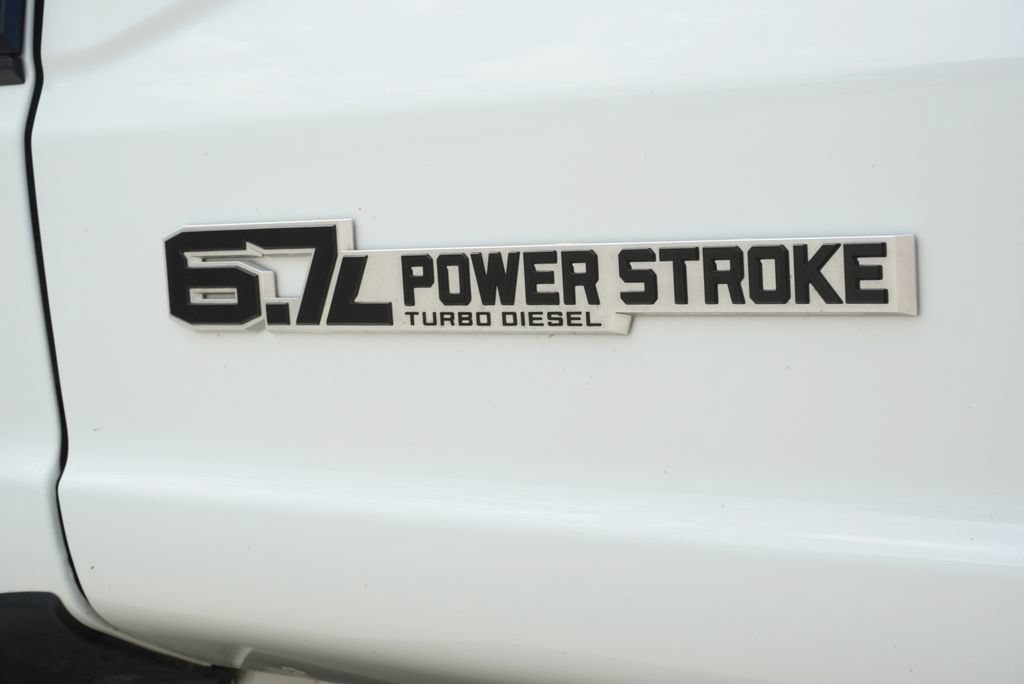 Used 2025 Ford F250 XLT w/ Black Appearance Package AWD/4WD image 9