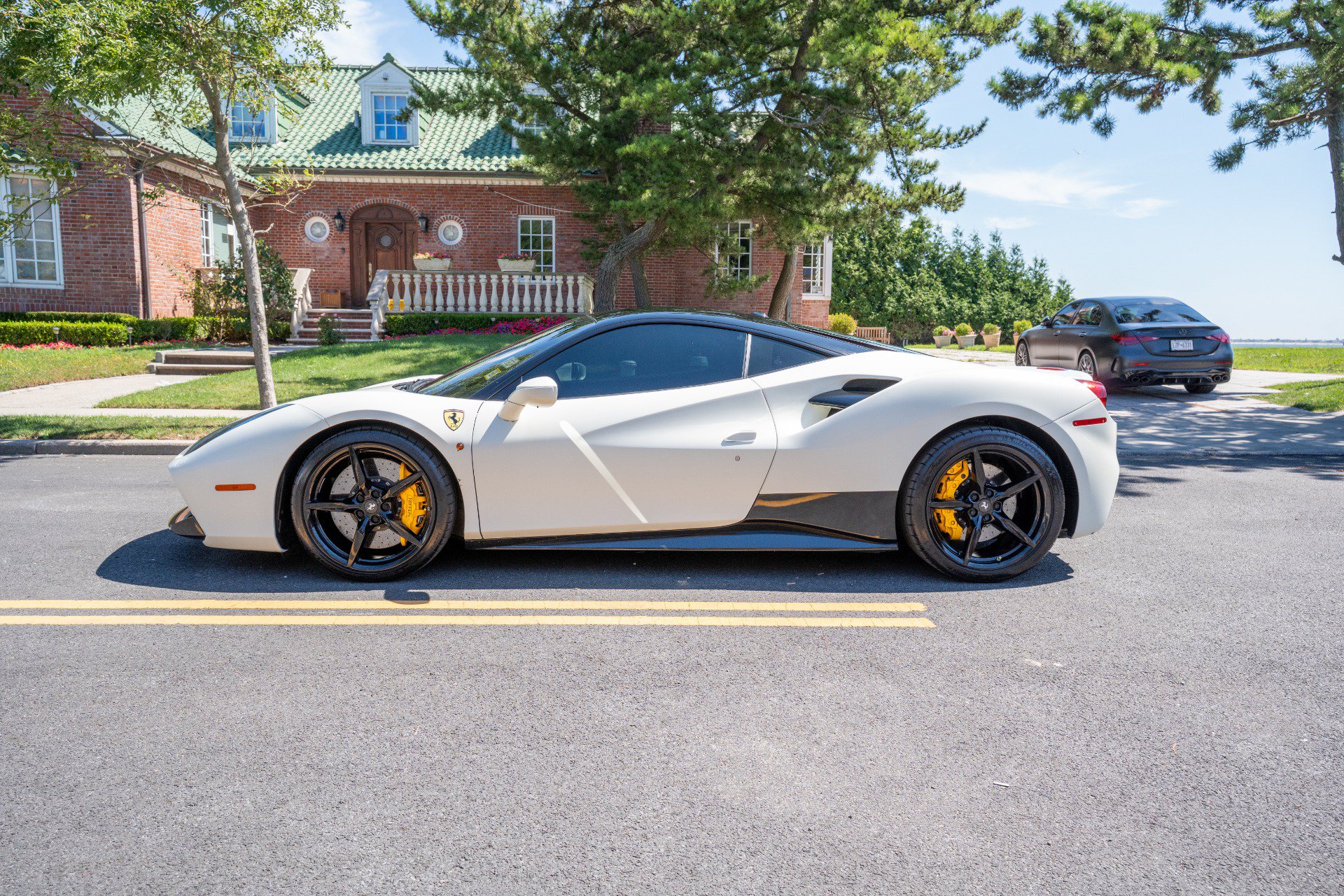 Used 2018 Ferrari 488 GTB RWD image 4
