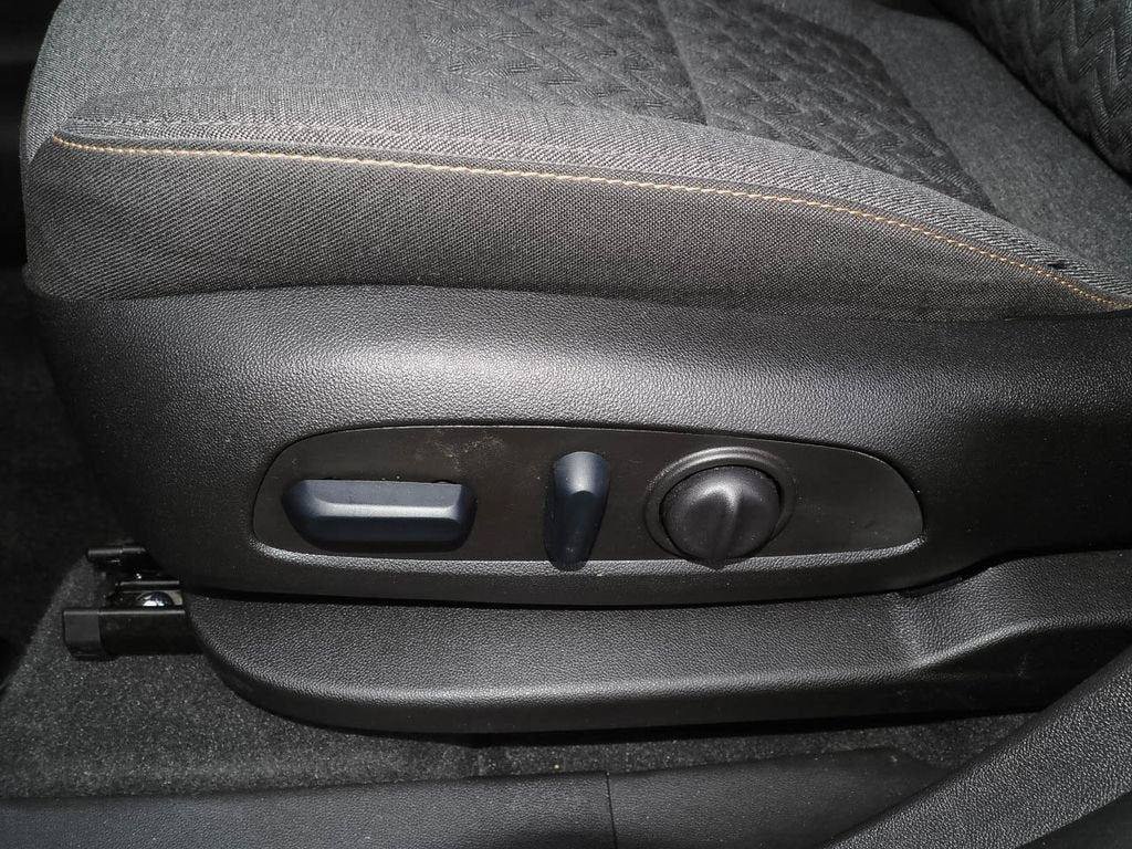 Certified 2024 Chevrolet Equinox LT FWD image 18