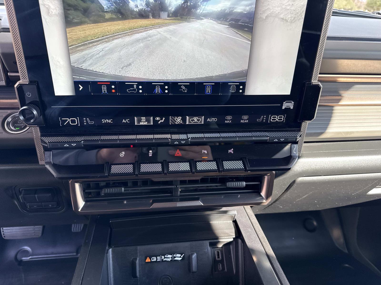 Used 2025 GMC Hummer EV 2X w/ LPO, Roof Cross Rail Package image 26