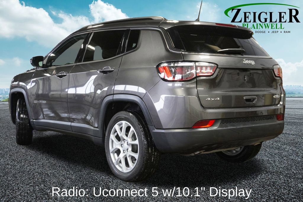 Used 2023 Jeep Compass Latitude image 2