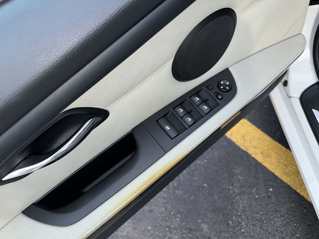 Used 2009 BMW 335i Convertible image 15