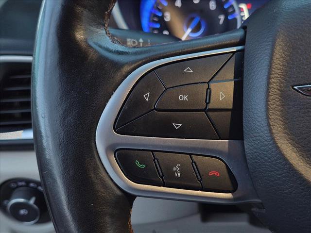 Used 2017 Chrysler Pacifica Touring-L Plus FWD image 11