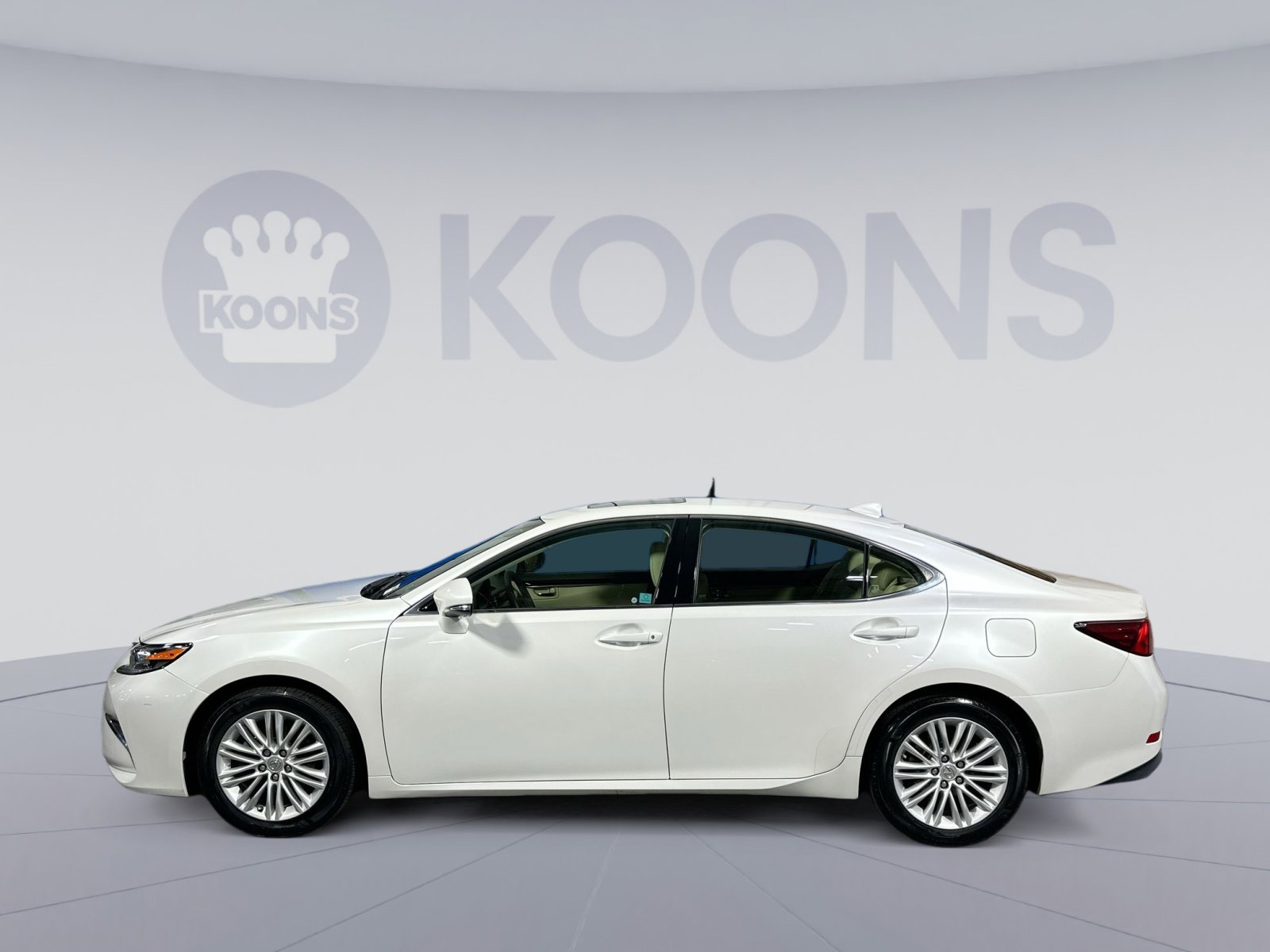 Used 2018 Lexus ES 350 w/ Accessory Package image 2