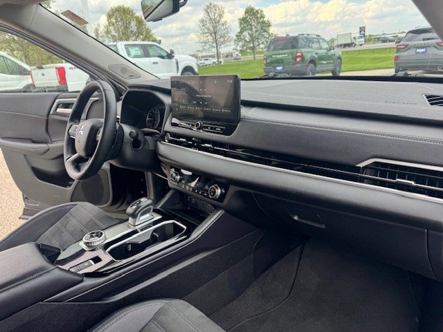 Used 2025 Mitsubishi Outlander SE AWD/4WD image 38