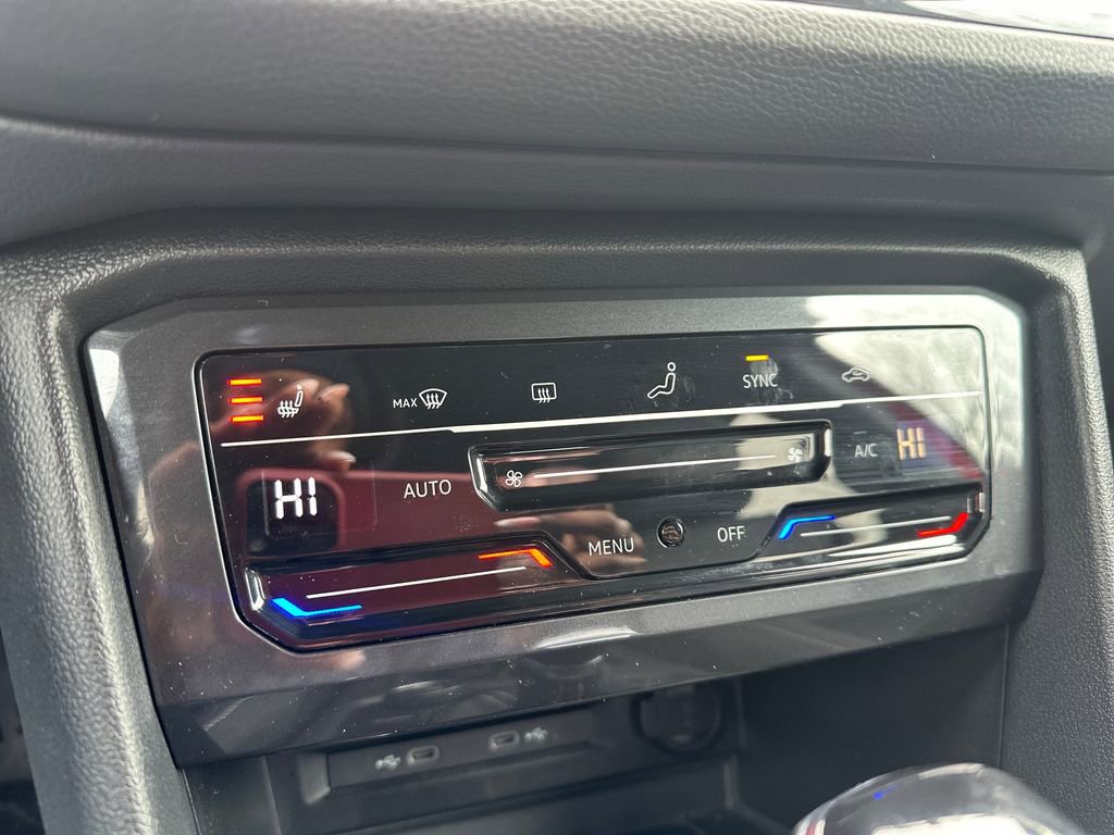 Certified 2024 Volkswagen Tiguan SE R-Line image 11