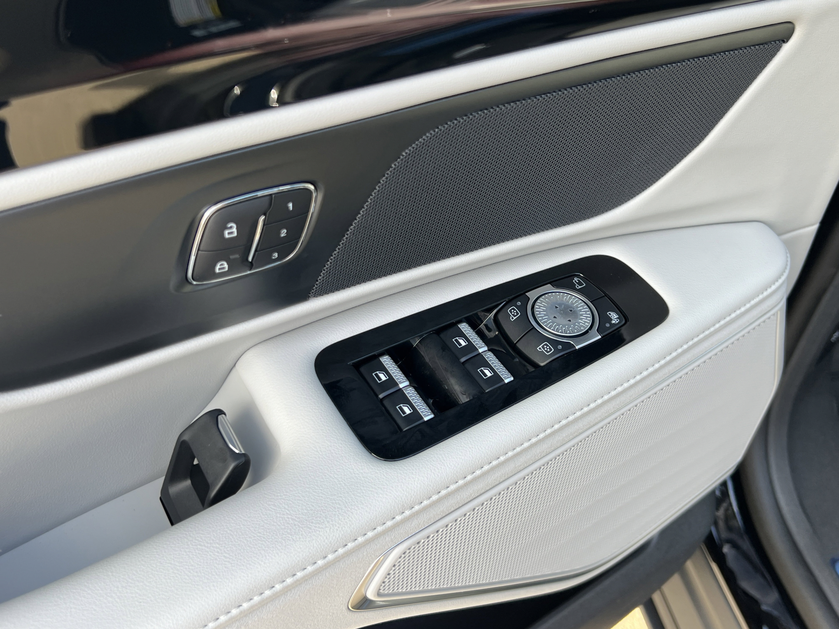 New 2026 Lincoln Nautilus Premier w/ Jet Appearance Package AWD/4WD image 22