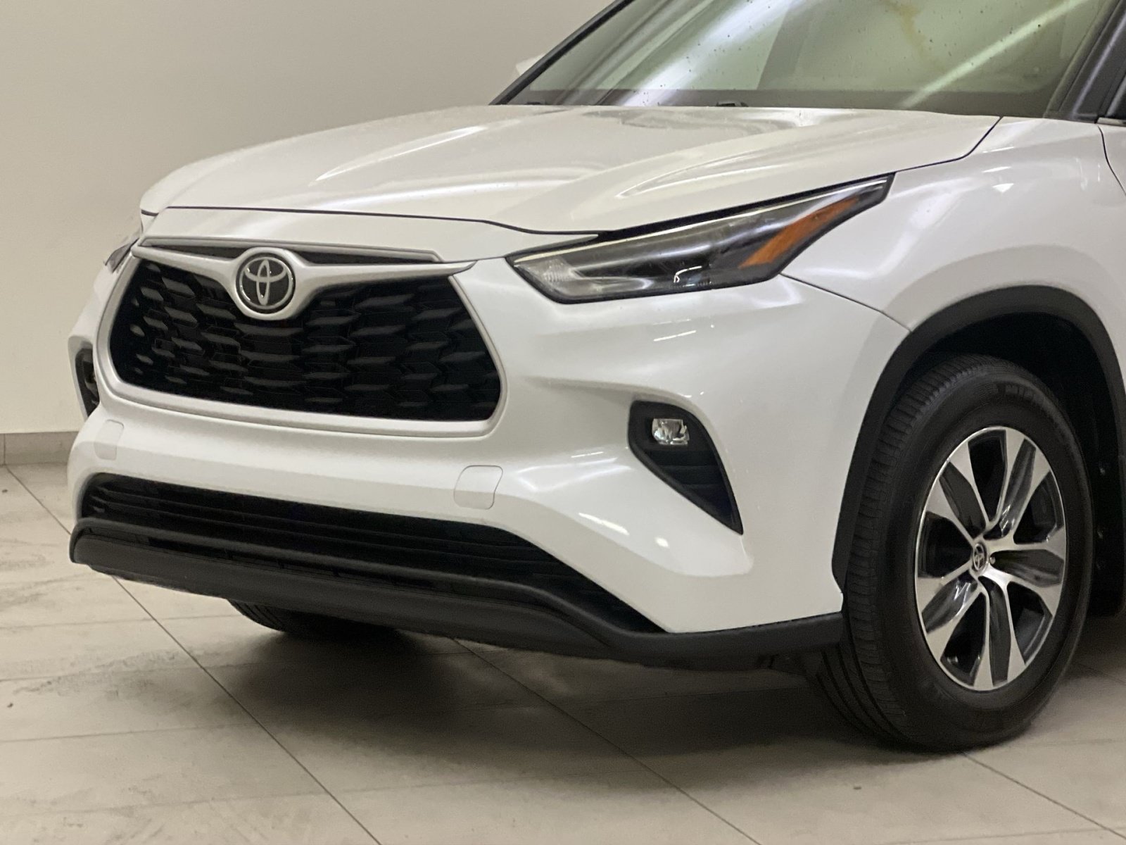 Used 2024 Toyota Highlander XLE AWD/4WD image 29