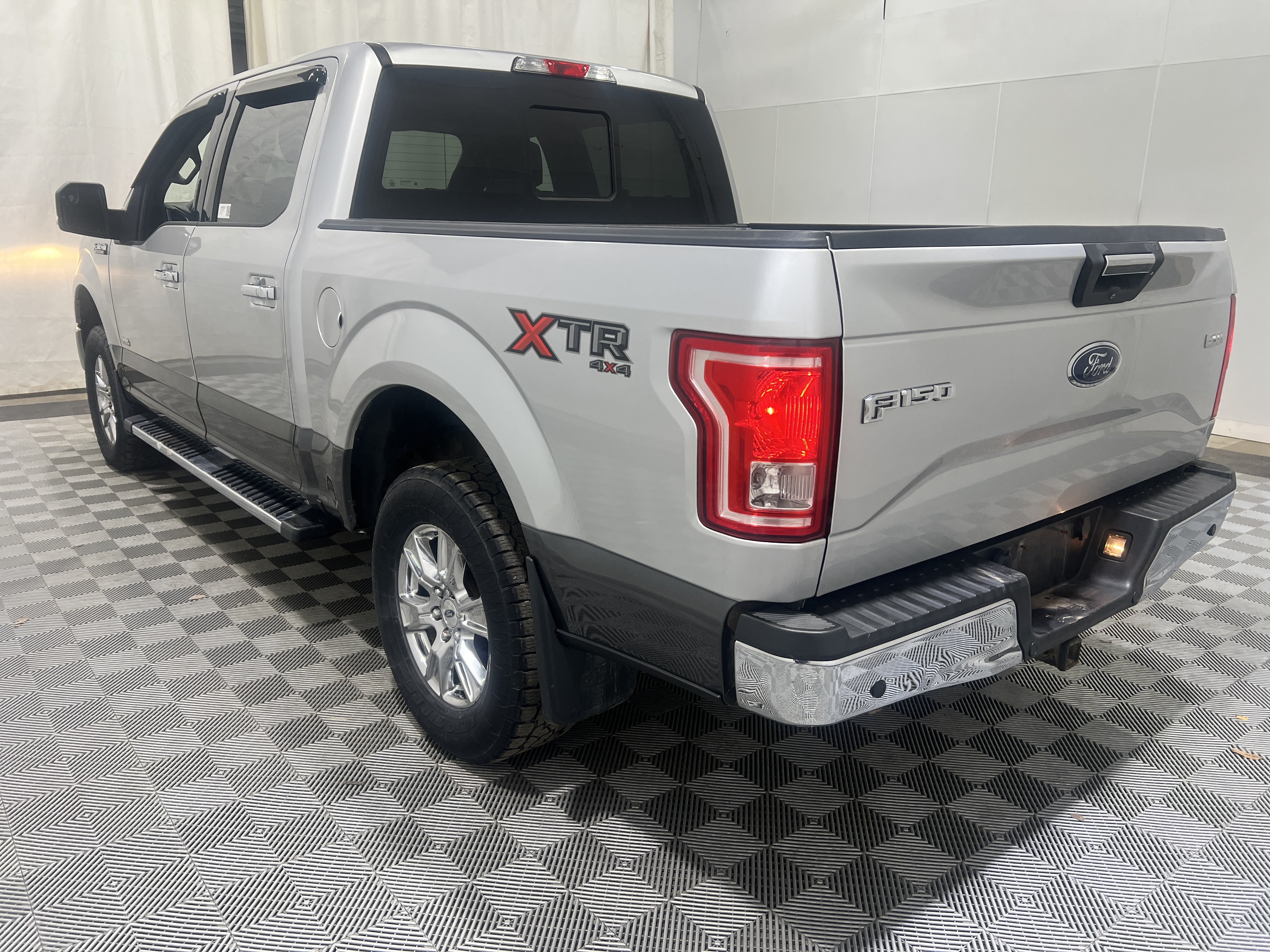 Used 2017 Ford F150 XLT w/ Equipment Group 302A Luxury AWD/4WD image 2