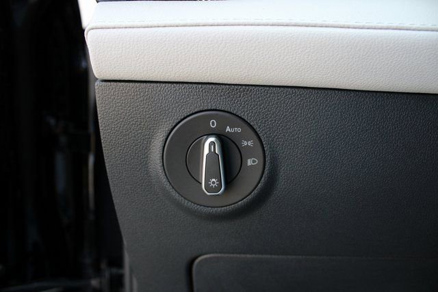 New 2025 Volkswagen Taos SEL AWD/4WD image 16