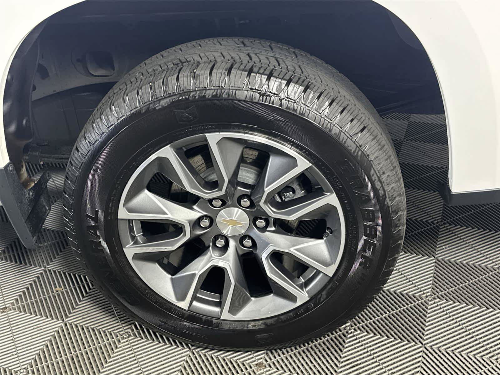 Certified 2024 Chevrolet Silverado 1500 LT AWD/4WD image 12