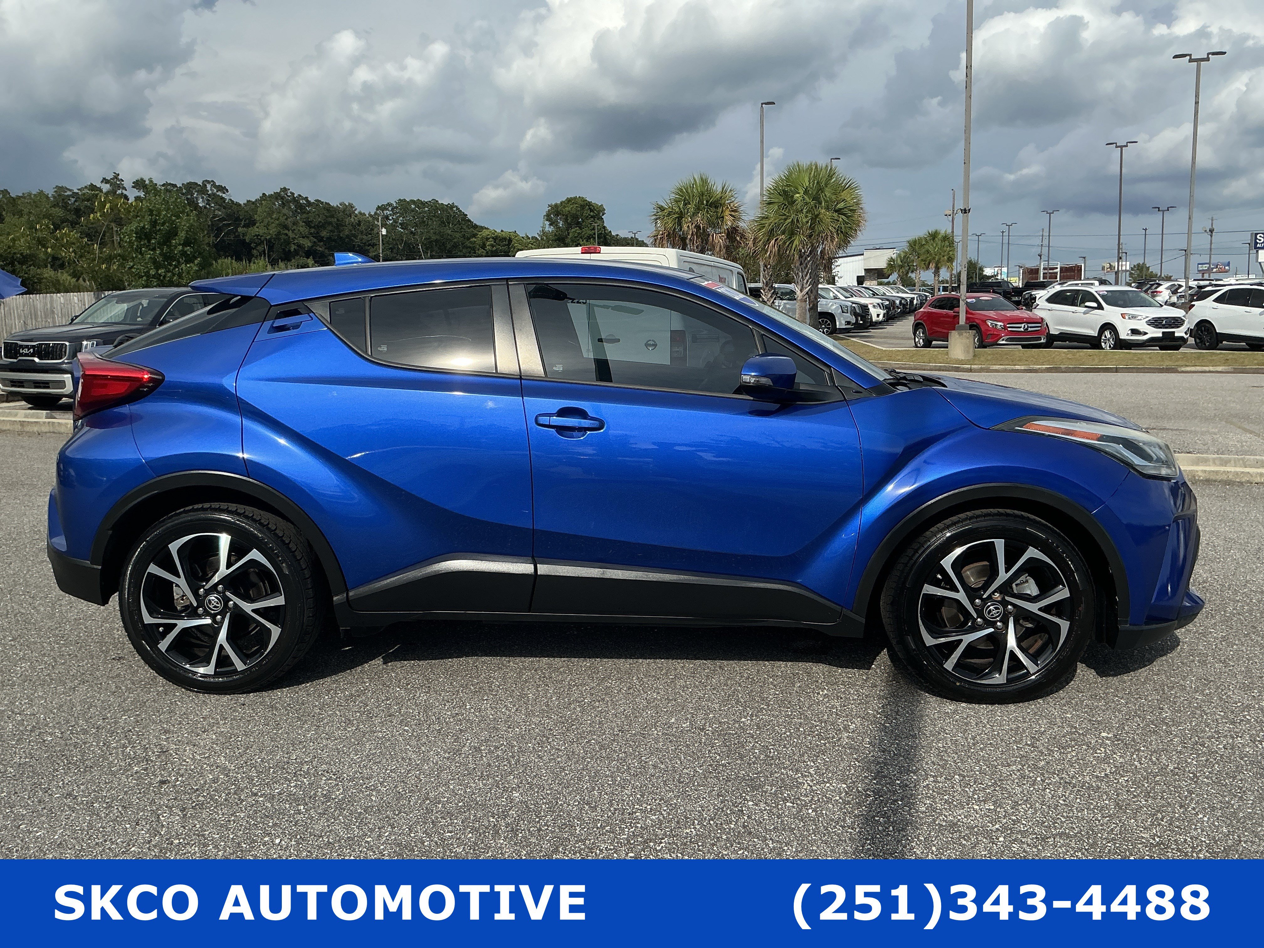 Used 2020 Toyota C-HR XLE FWD image 7