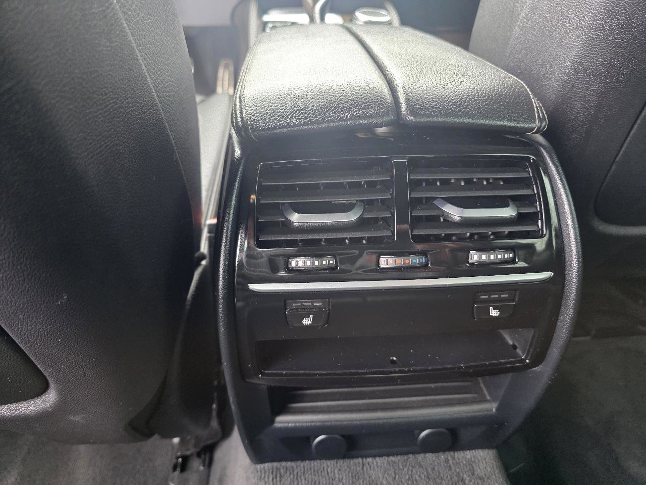 Used 2018 BMW M550i xDrive w/ Driving Assistance Package image 11