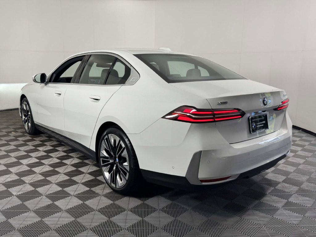 Used 2026 BMW 530i xDrive w/ Premium Package AWD/4WD image 8