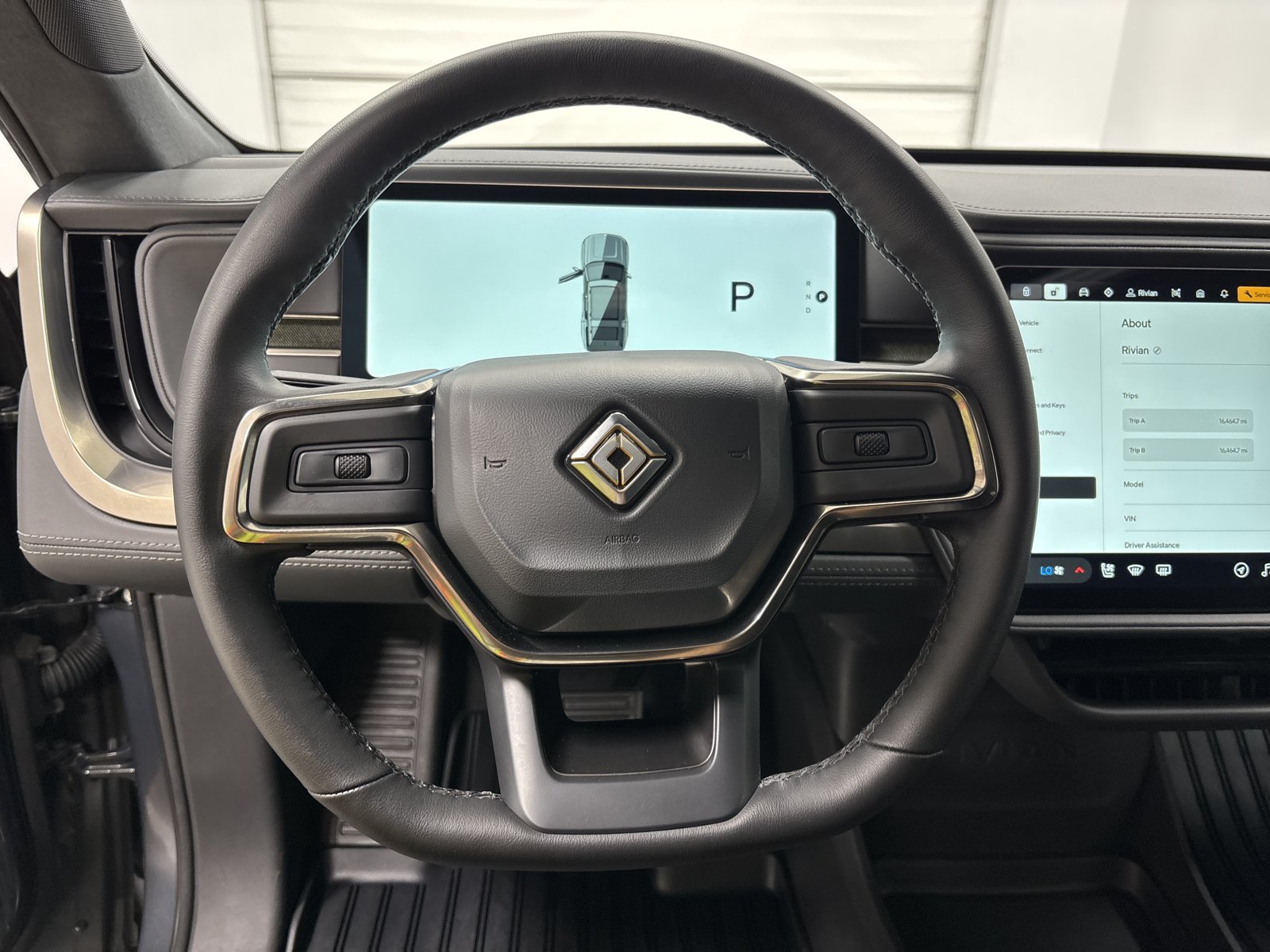 Used 2025 Rivian R1S Adventure AWD/4WD image 28