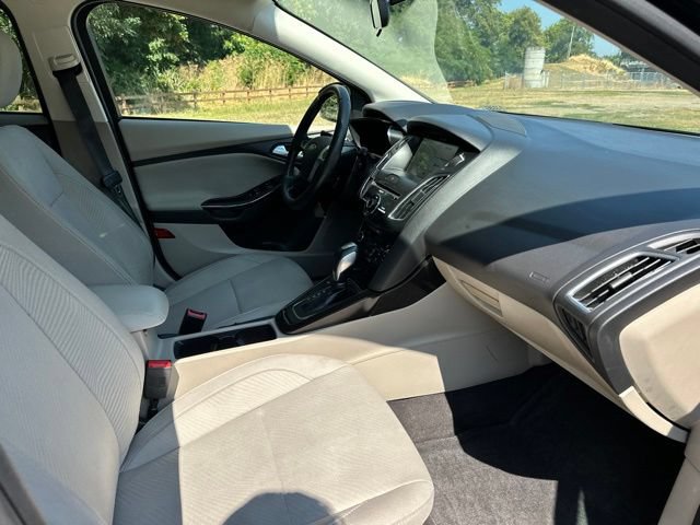 Used 2017 Ford Focus Electric Hatchback FWD image 24