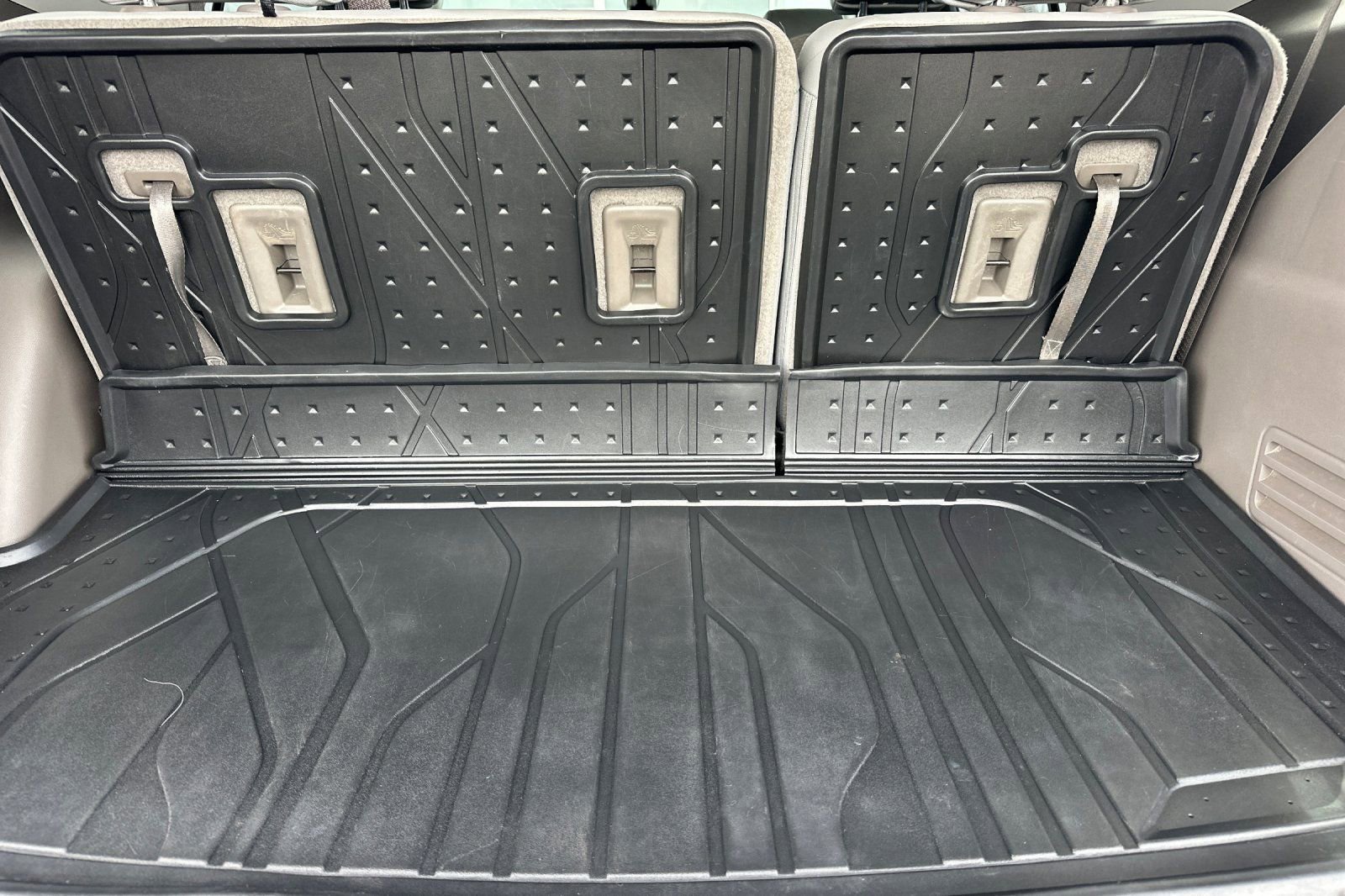 Used 2021 Chevrolet Traverse Premier w/ LPO, Floor Liner Package image 16