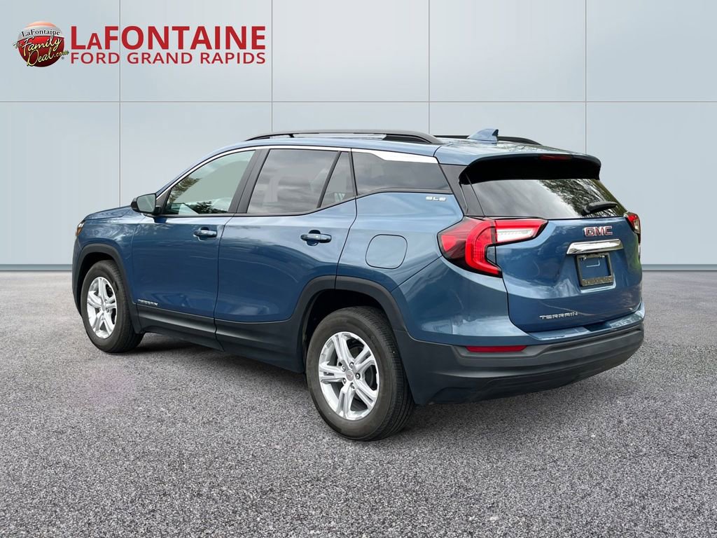 Used 2024 GMC Terrain SLE w/ Driver Convenience Package FWD image 5