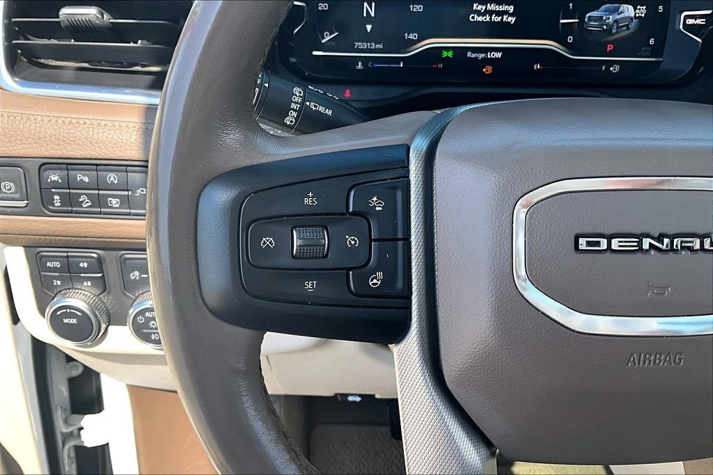Used 2022 GMC Yukon XL Denali image 11