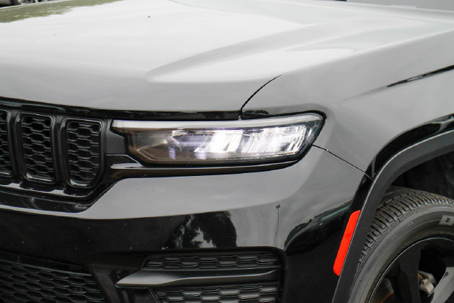 Used 2024 Jeep Grand Cherokee Altitude AWD/4WD image 30