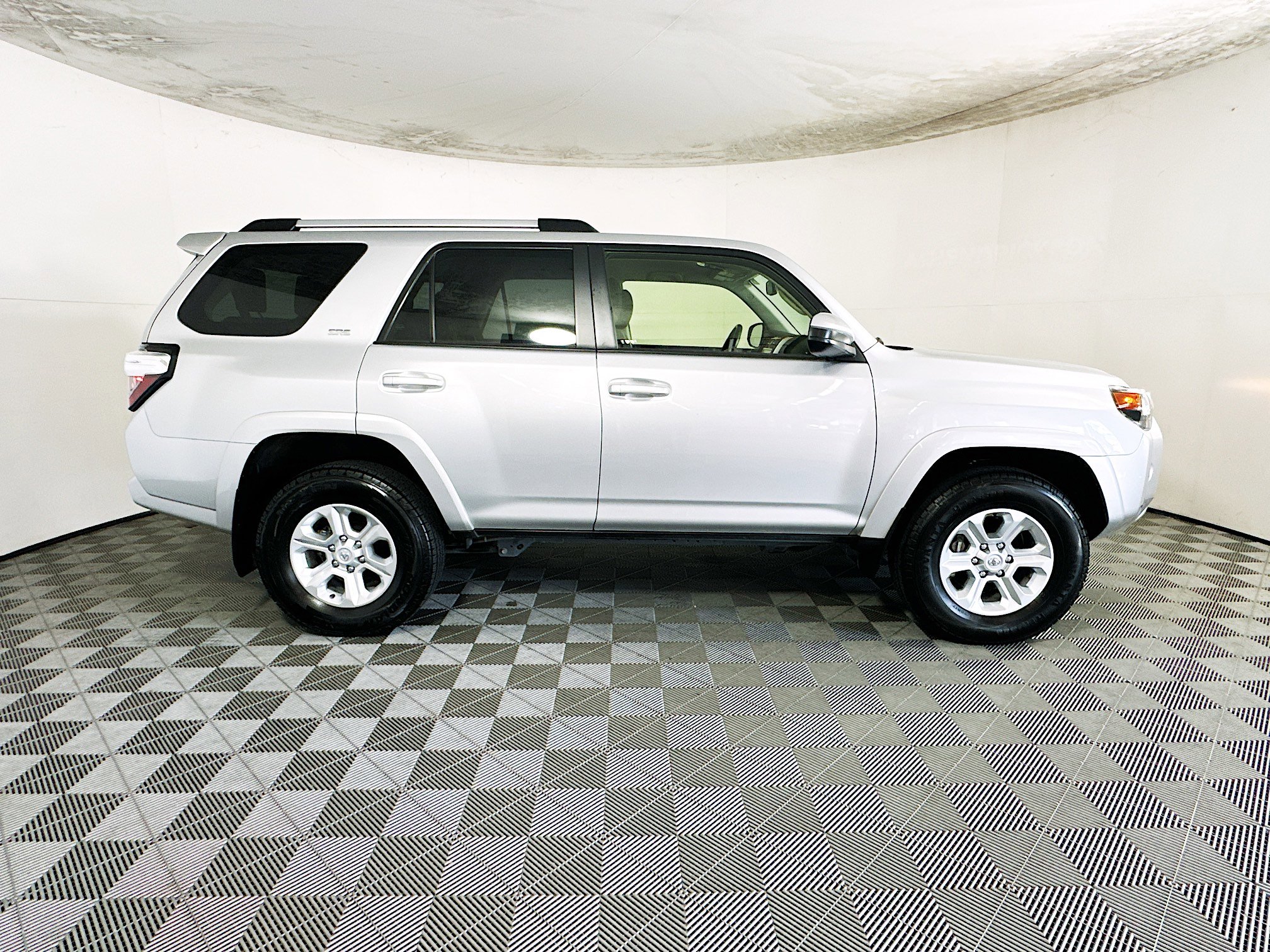 Used 2024 Toyota 4Runner SR5 AWD/4WD image 2