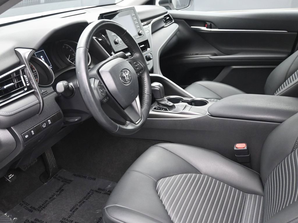 Used 2024 Toyota Camry SE image 11