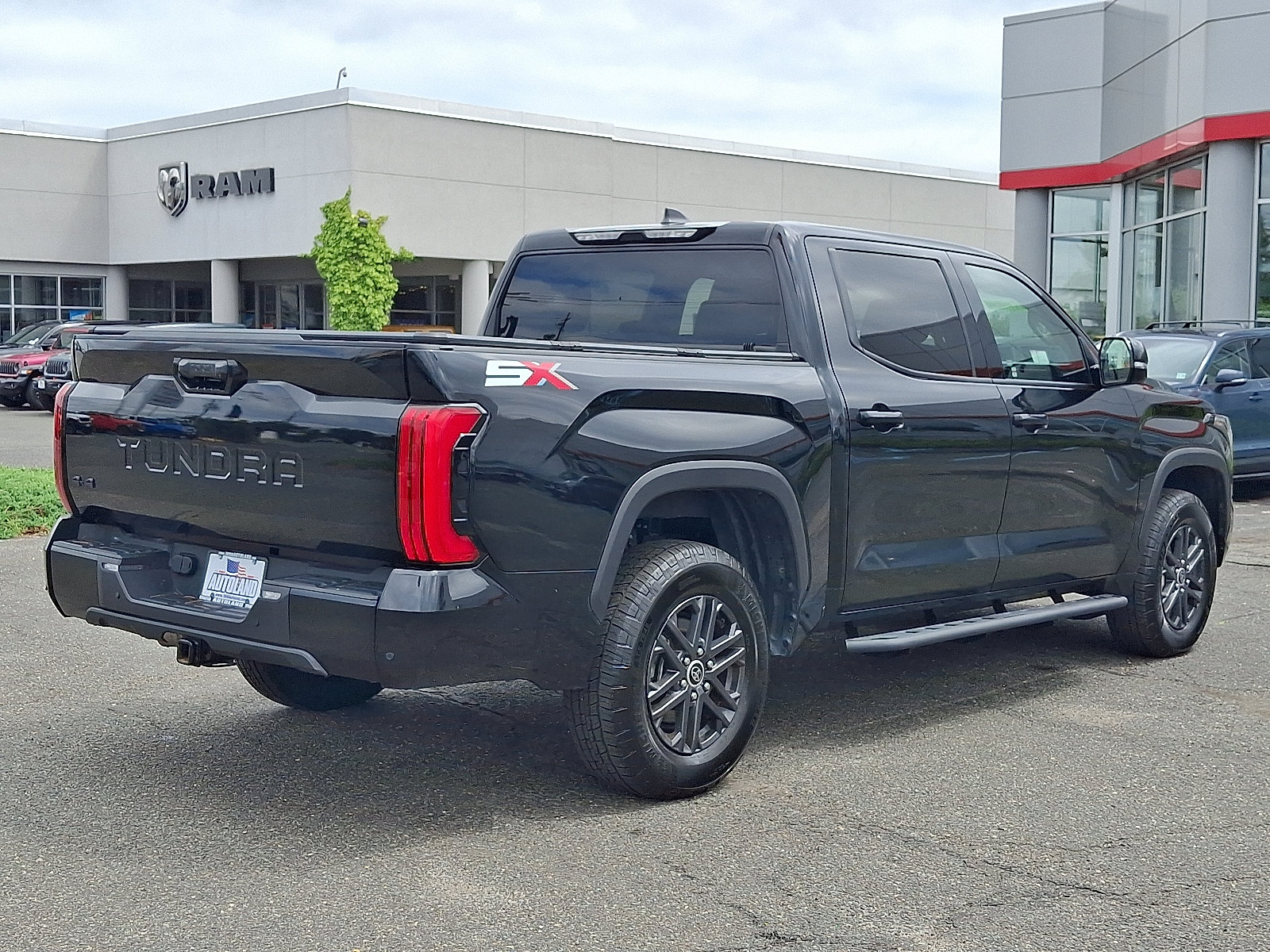 Used 2024 Toyota Tundra SR5 w/ SR5 Convenience Package AWD/4WD image 7