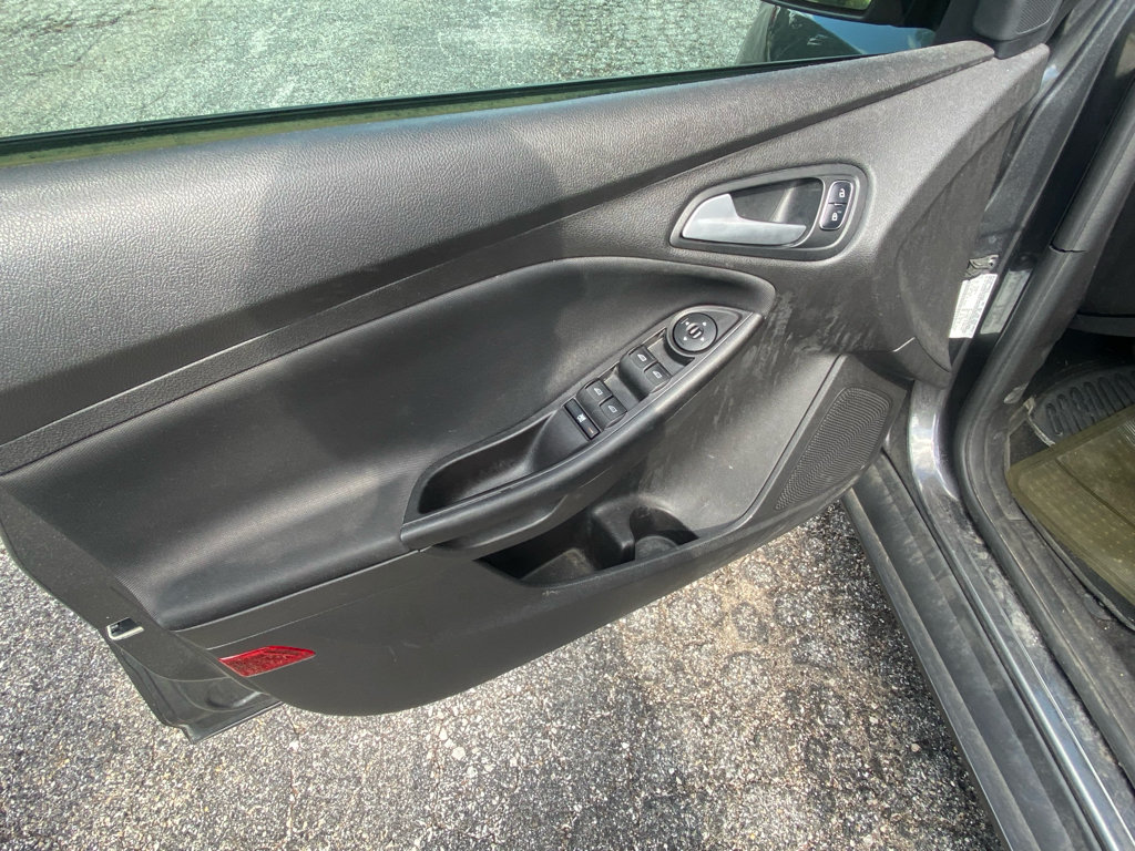 Used 2017 Ford Focus SE FWD image 14