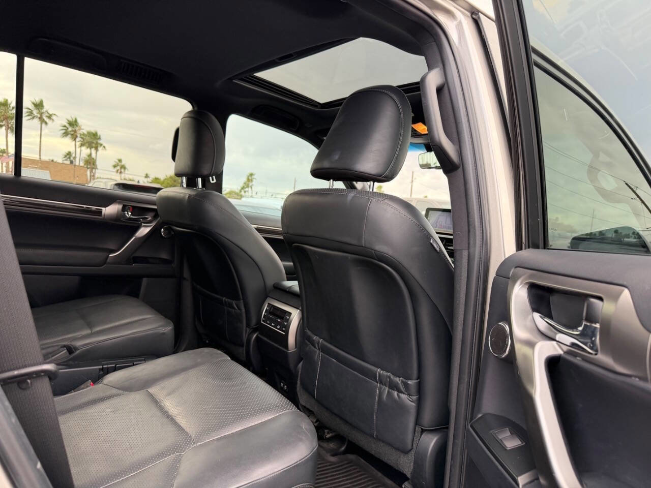Used 2023 Lexus GX 460 Luxury w/ Sport Design Package image 29