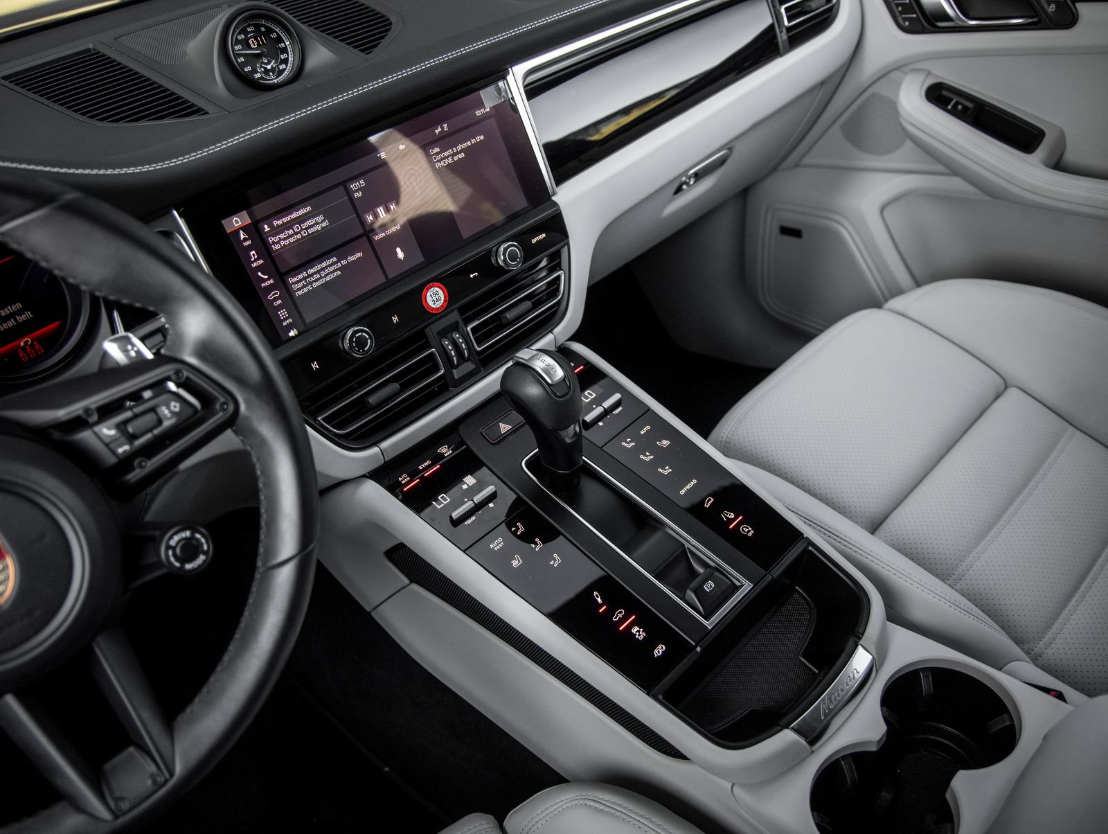 Certified 2025 Porsche Macan GTS AWD/4WD image 30