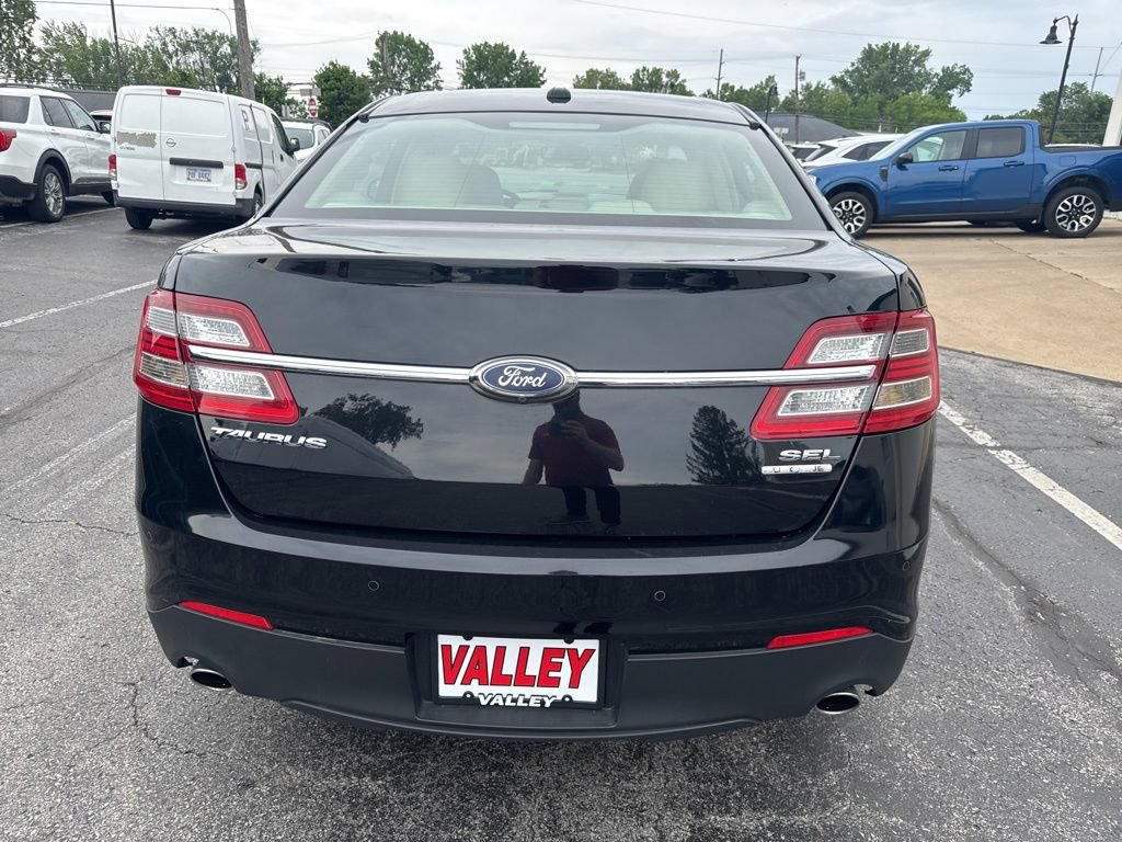 Used 2016 Ford Taurus SEL FWD image 4