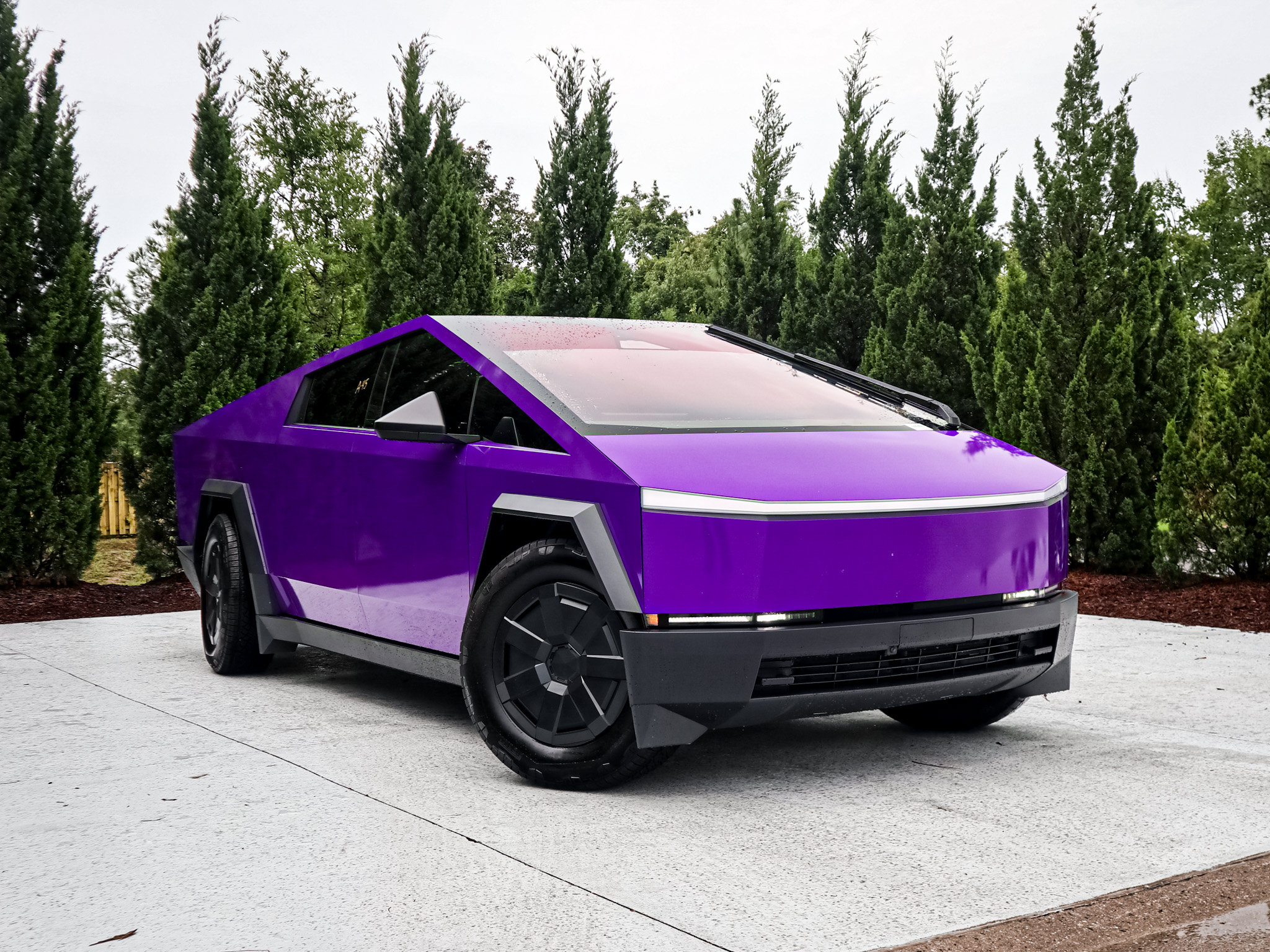 Used 2025 Tesla Cybertruck AWD Crew Cab image 2