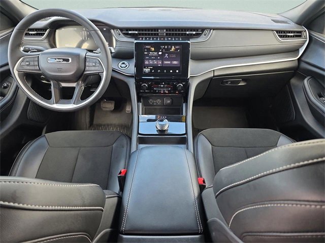 Used 2024 Jeep Grand Cherokee Altitude image 18